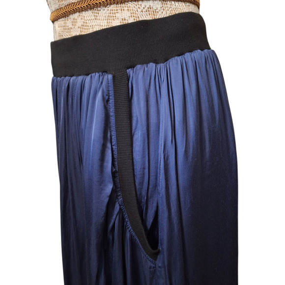 OZAI N KU Elastic Waist Navy skirt with pockets size‎ L - Picture 3 of 6